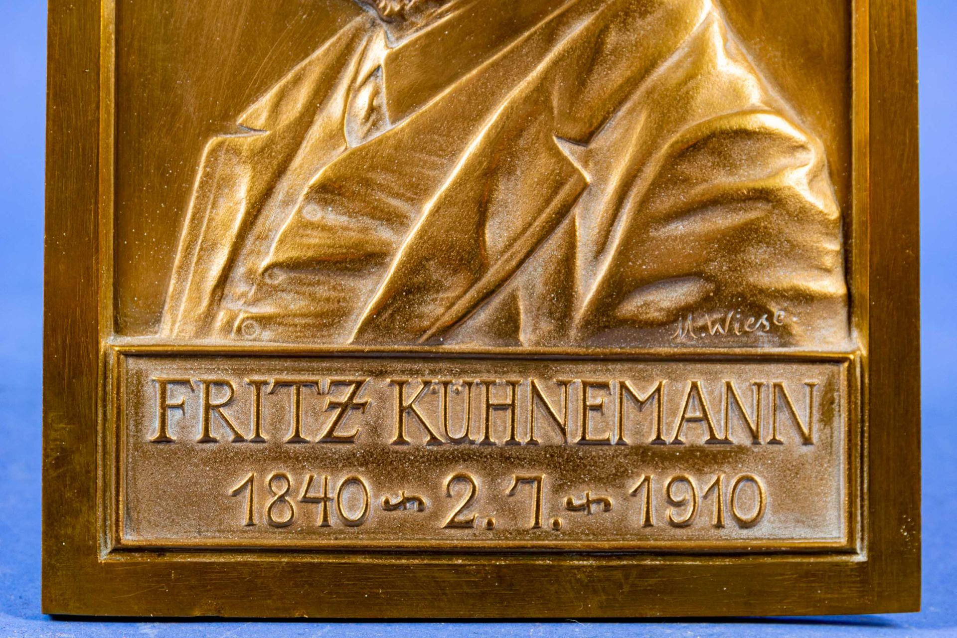 Porträt-Relief-Platte, Bronze mit plastisch gearbeitetem Halbbildnis des Fritz Kühnemann (1840 - 2. - Bild 3 aus 4