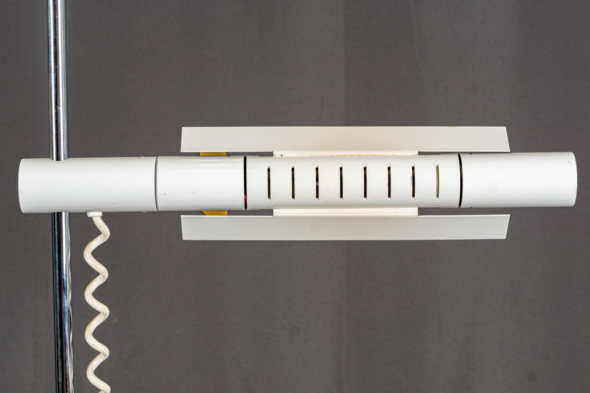 Zeitlose elegante Stehlampe, verchromtes Metallgehäuse, runder Standfuß; 4flammig (auch als Deckenf - Image 4 of 5