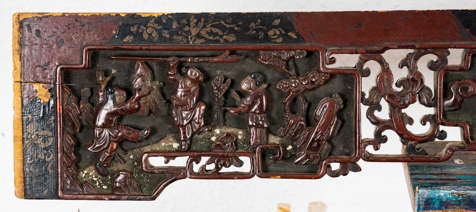 Geschnitztes antikes Wandpaneel, China, Qing - Dynastie.  Das Wandpaneel mit 5 figural beschnitzten - Bild 2 aus 9