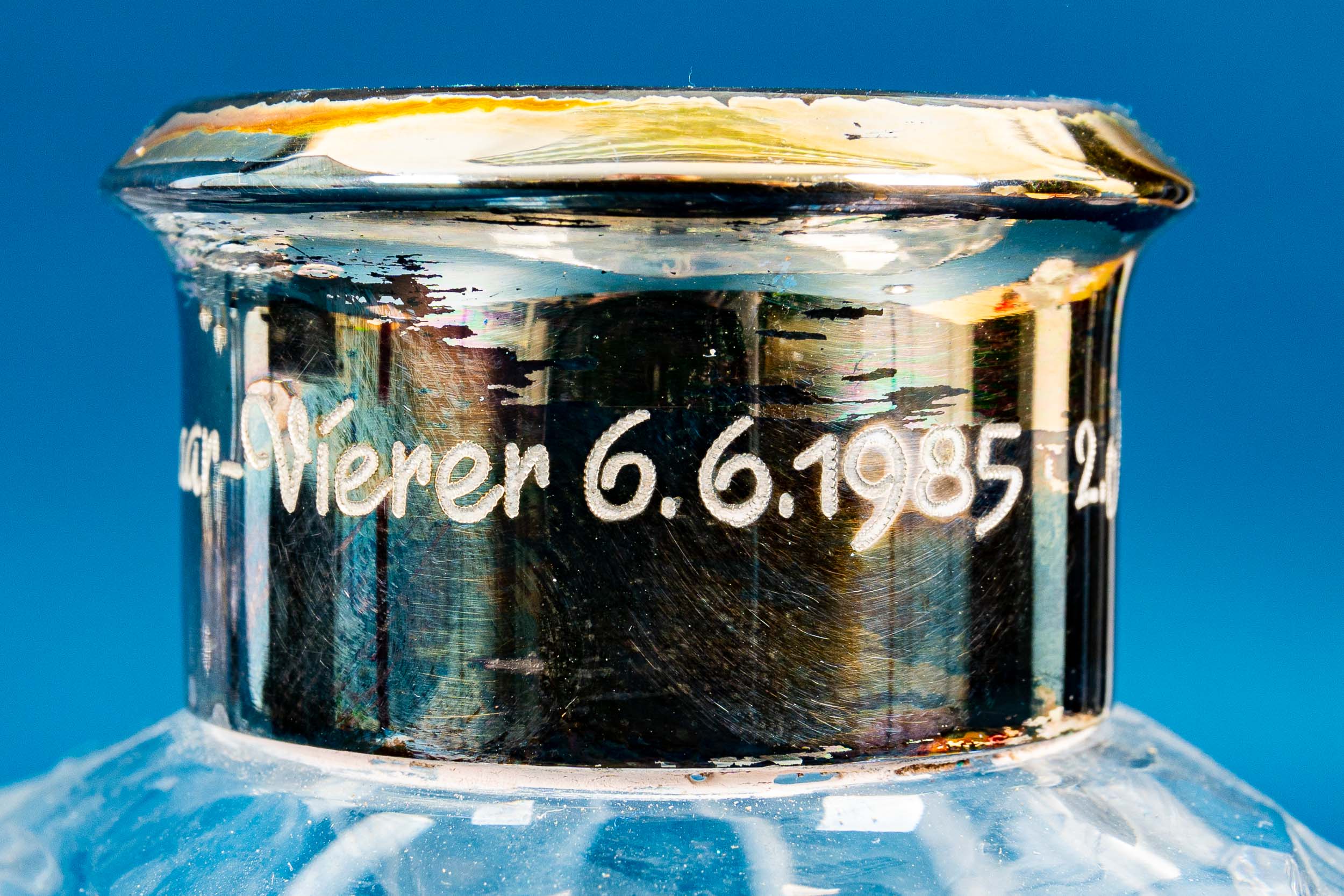 16teiliges Konvolut versch. Kristallglas-Gefäße mit gravierten Silbermonturen (8 x 925er Sterling & - Bild 9 aus 11