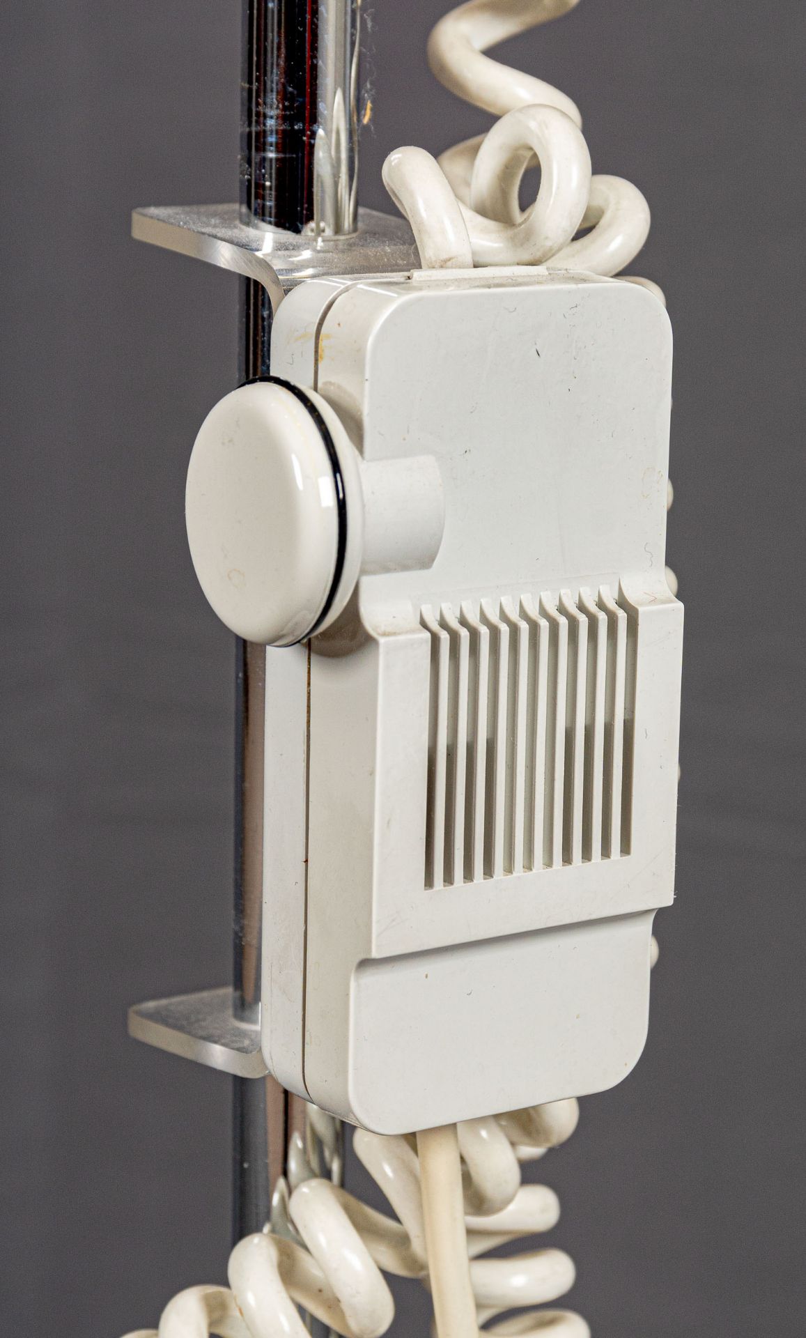 Zeitlose elegante Stehlampe, verchromtes Metallgehäuse, runder Standfuß; 4flammig (auch als Deckenf - Image 5 of 5