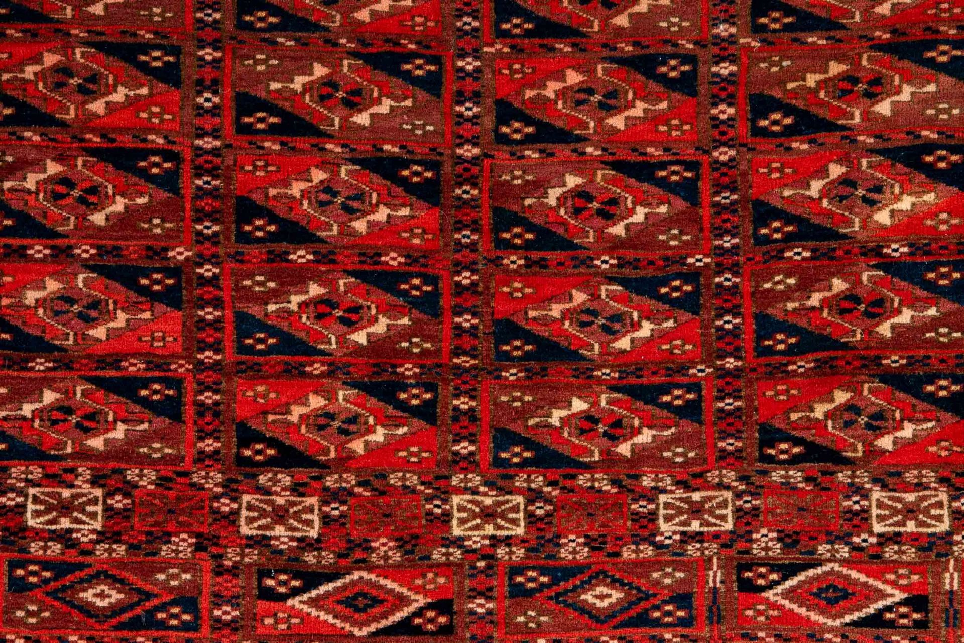 Alter Zeltbehang Tekke-Turkmene, ca. 63 x 122 cm. - Bild 2 aus 8