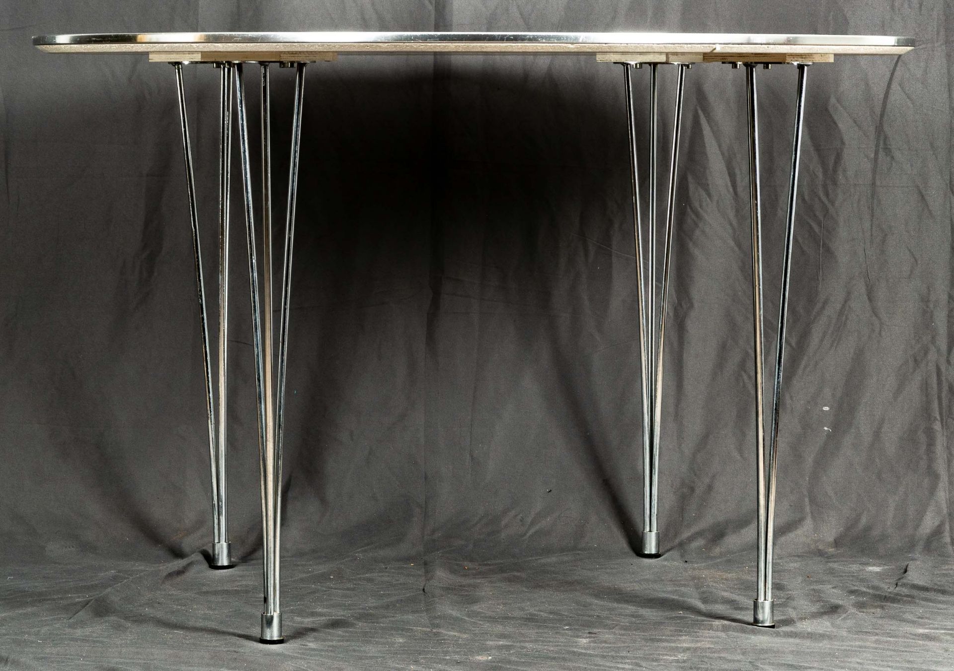Runder Esstisch, Tischplatte unterhalb bezeichnet "Ansager Möbler A/S Tisch-Nr. 08318888, made in D - Bild 2 aus 8