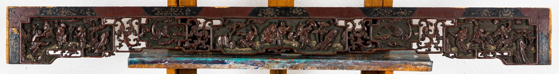 Geschnitztes antikes Wandpaneel, China, Qing - Dynastie.  Das Wandpaneel mit 5 figural beschnitzten