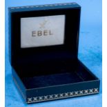 "EBEL"-Uhrenbox, ohne Inhalt, guter, gebrauchter Erhalt. Ca. 5,5 x 13 x 10,5 cm.