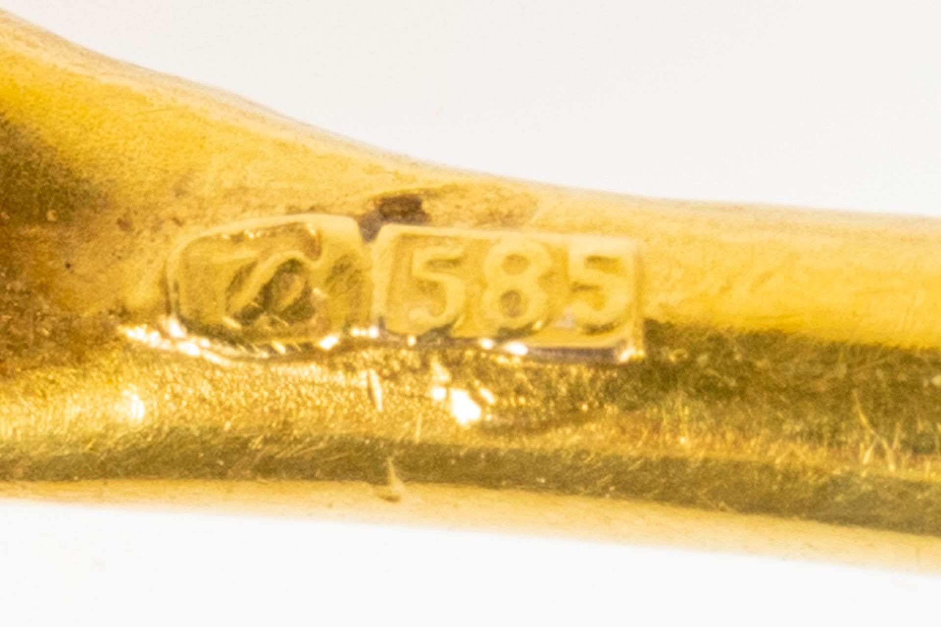 Lange 585er Gelbgold-Stabbrosche in Form eines Weidenkätzchenzweiges; die Weidenkätzchen aus naturg - Image 5 of 5