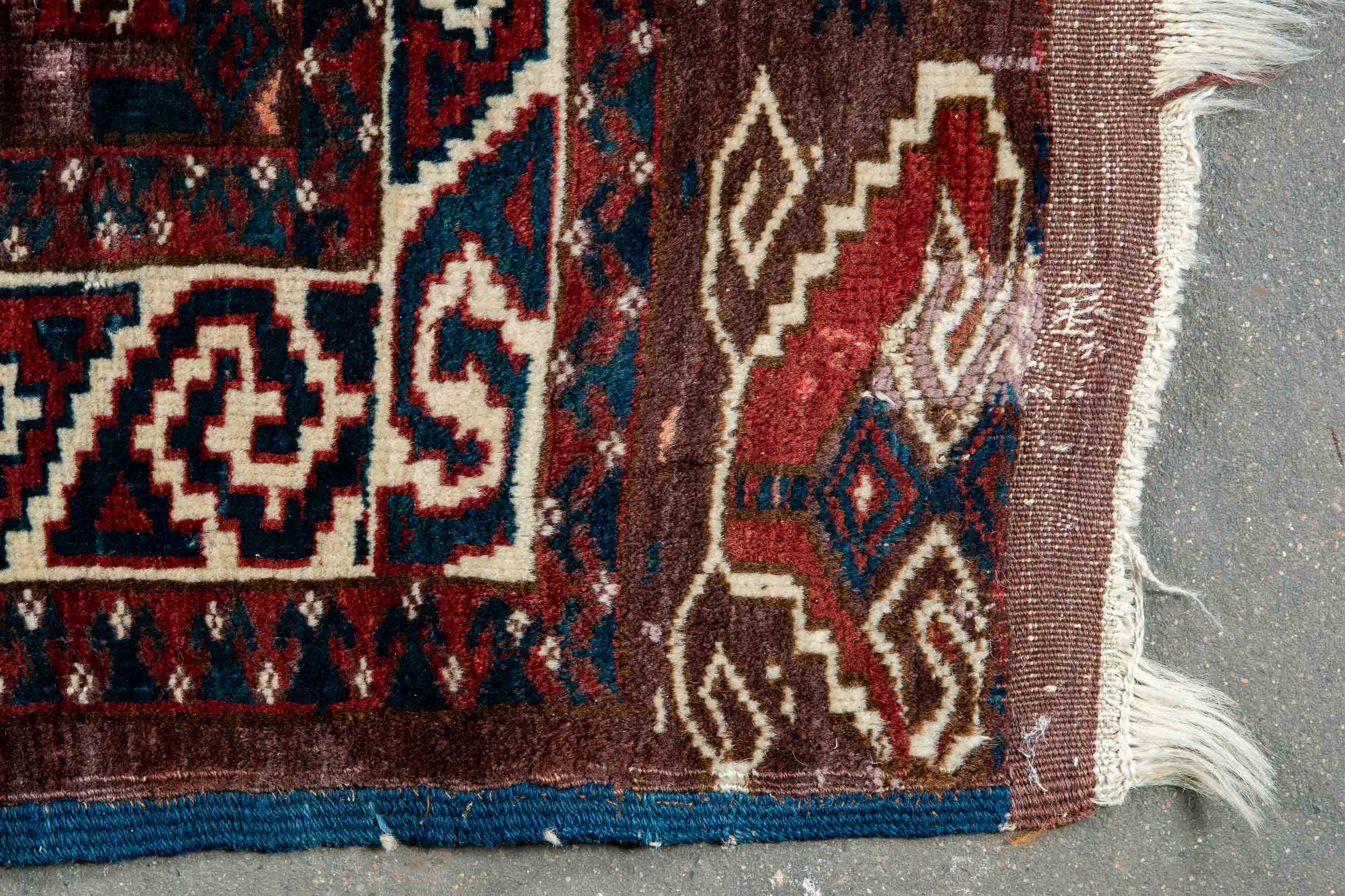 Antiker Yomud, ältere Restauration, stammestypische Symbolik, rötlichbraune Grundfarbtöne, durchgem - Bild 11 aus 11