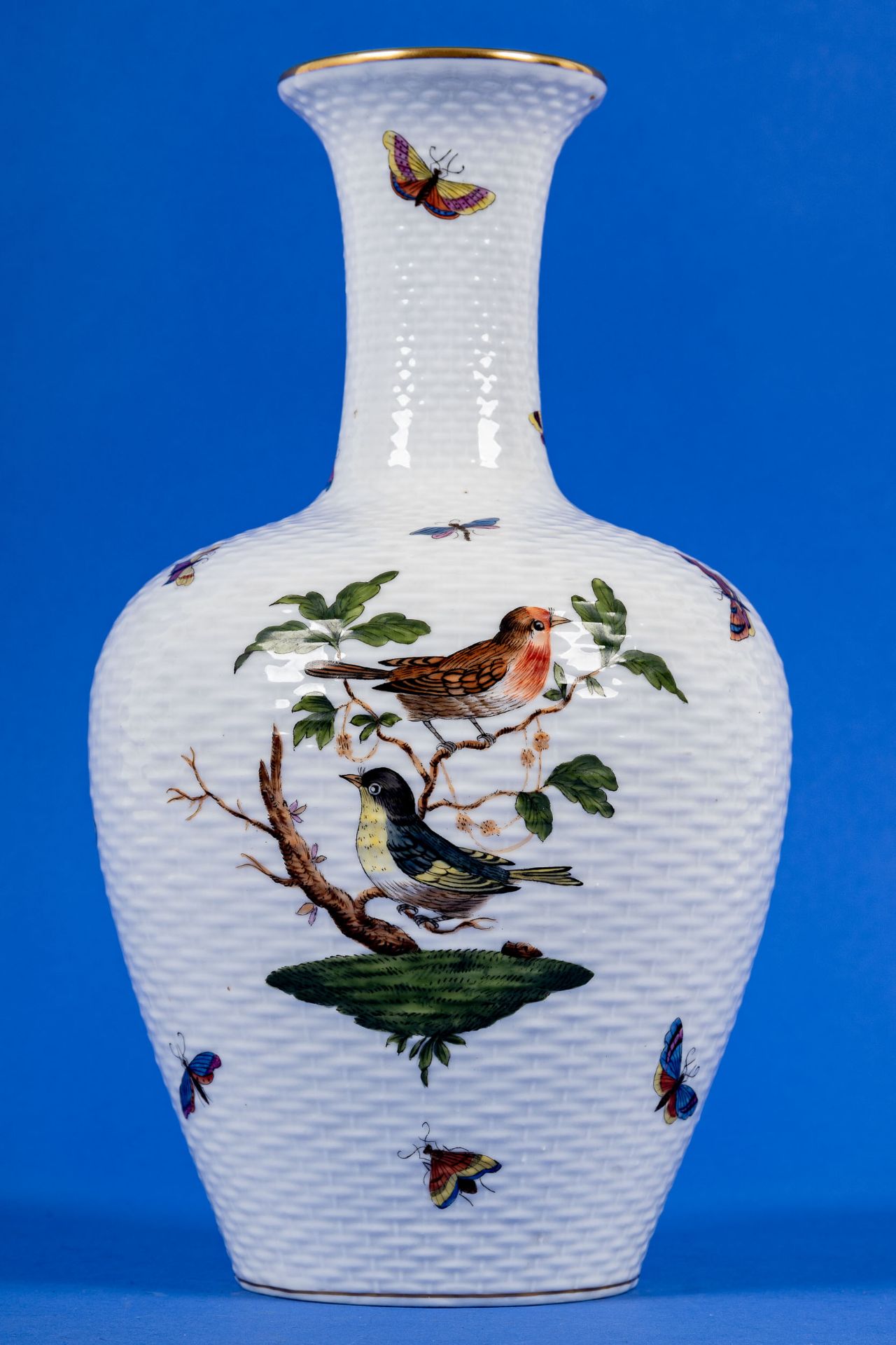 HEREND Porzellanvase von 1940, Weißporzellan mit polychromem, handgemaltem Vogel-, Ast- & Insektend - Bild 2 aus 8