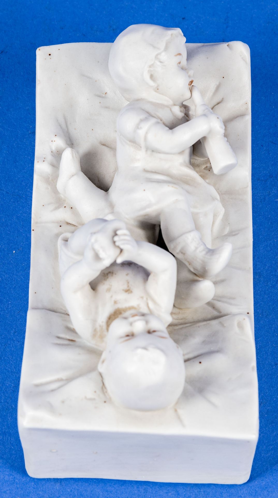 "Brüderchen und Schwesterchen", gegossene weiße Bisquit-Porzellan Figurengruppe, "Kleeblatt"-Bodenm - Image 5 of 6