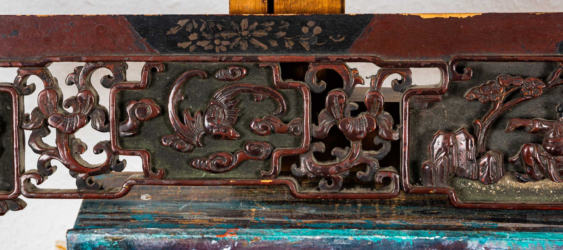Geschnitztes antikes Wandpaneel, China, Qing - Dynastie. Das Wandpaneel mit 5 figural beschnitzten - Image 3 of 9