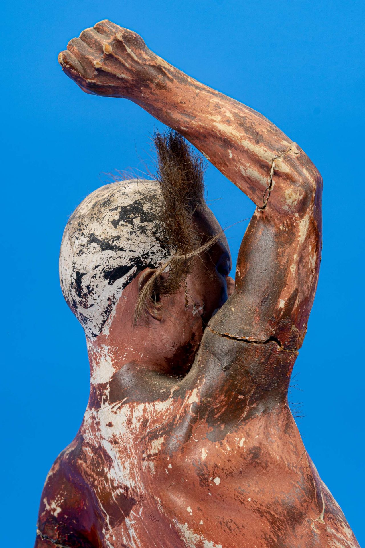 "Kämpfender ONI" - mit einem fischähnlichen mythologischen Wesen kämpfender Oni (Höhe ca. 40 cm), a - Bild 15 aus 21