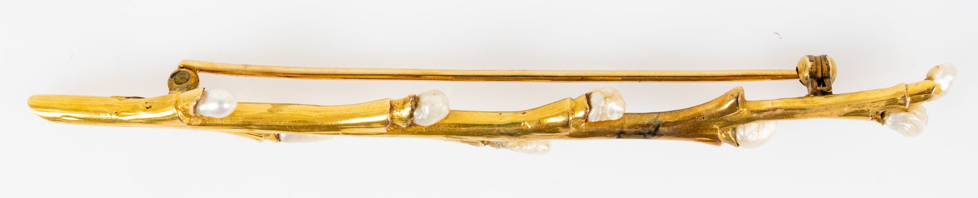 Lange 585er Gelbgold-Stabbrosche in Form eines Weidenkätzchenzweiges; die Weidenkätzchen aus naturg - Image 2 of 5