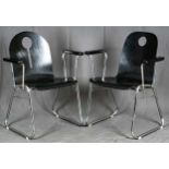 "ER & SIE" - Paar Stahlrohr Armlehnstühle, mit formgebogenen, schwarz lackierten Schichtholz Sitz-