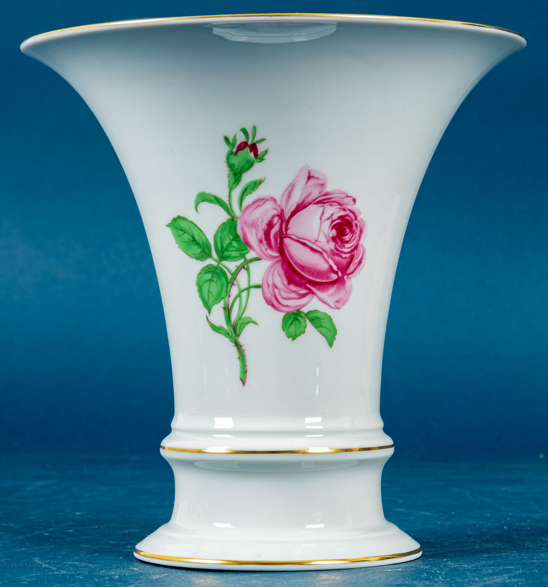 Große Pokalvase, Fürstenberg Weißporzellan mit polychromem Rosendekor. Sehr schöner, unbeschädigter - Bild 2 aus 9