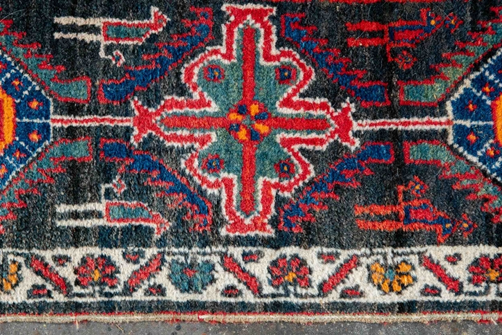 Ältere Teppichbrücke Yalameh, ca. 208 x 160 cm, abstrakter, geometrischer, faunaler & floraler Deko - Bild 3 aus 7