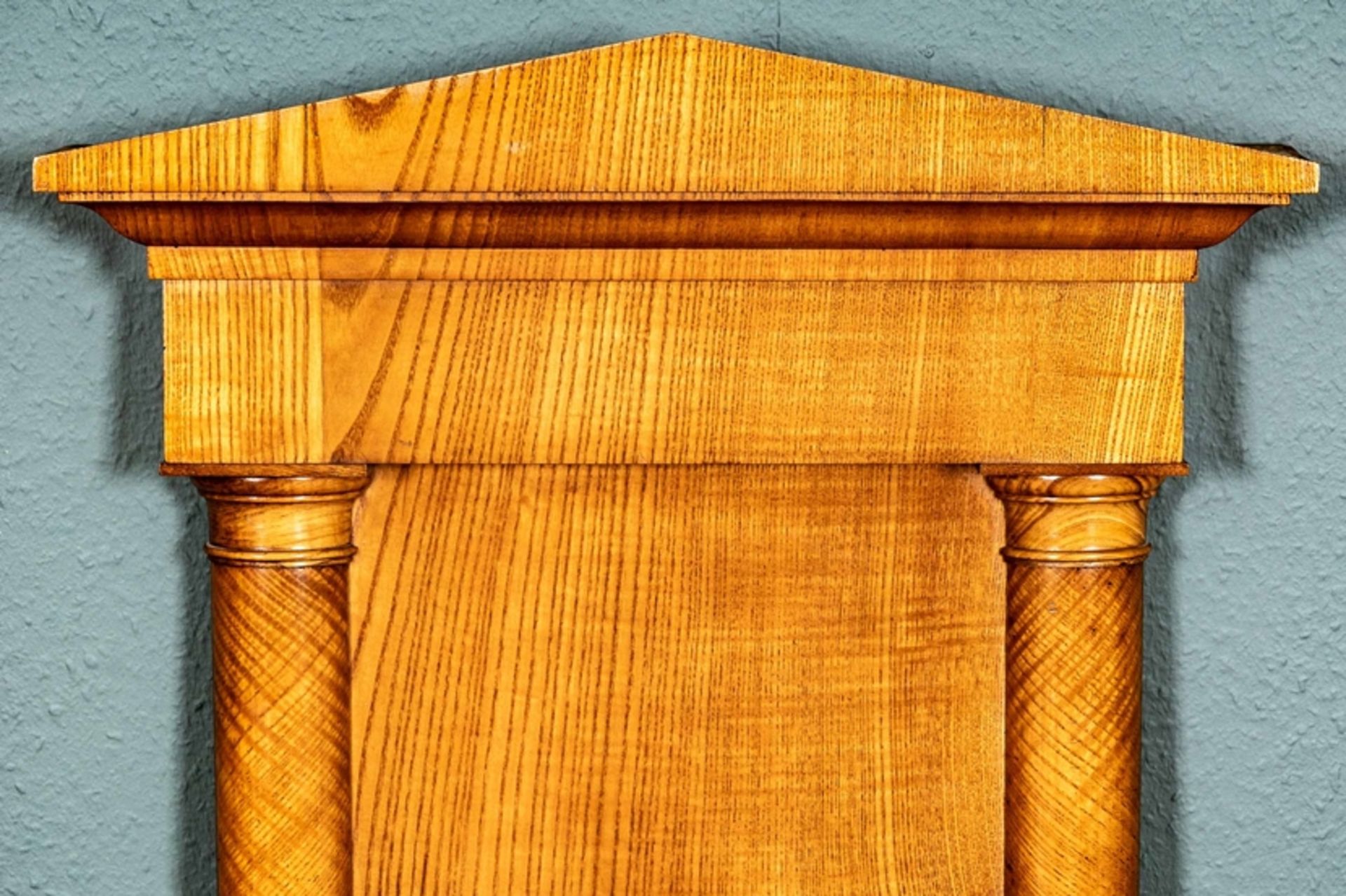 Klassischer Biedermeier Pfeilerspiegel, norddeutsch um 1830. Esche massiv & auf Nadelholzkorpus fur - Bild 2 aus 3