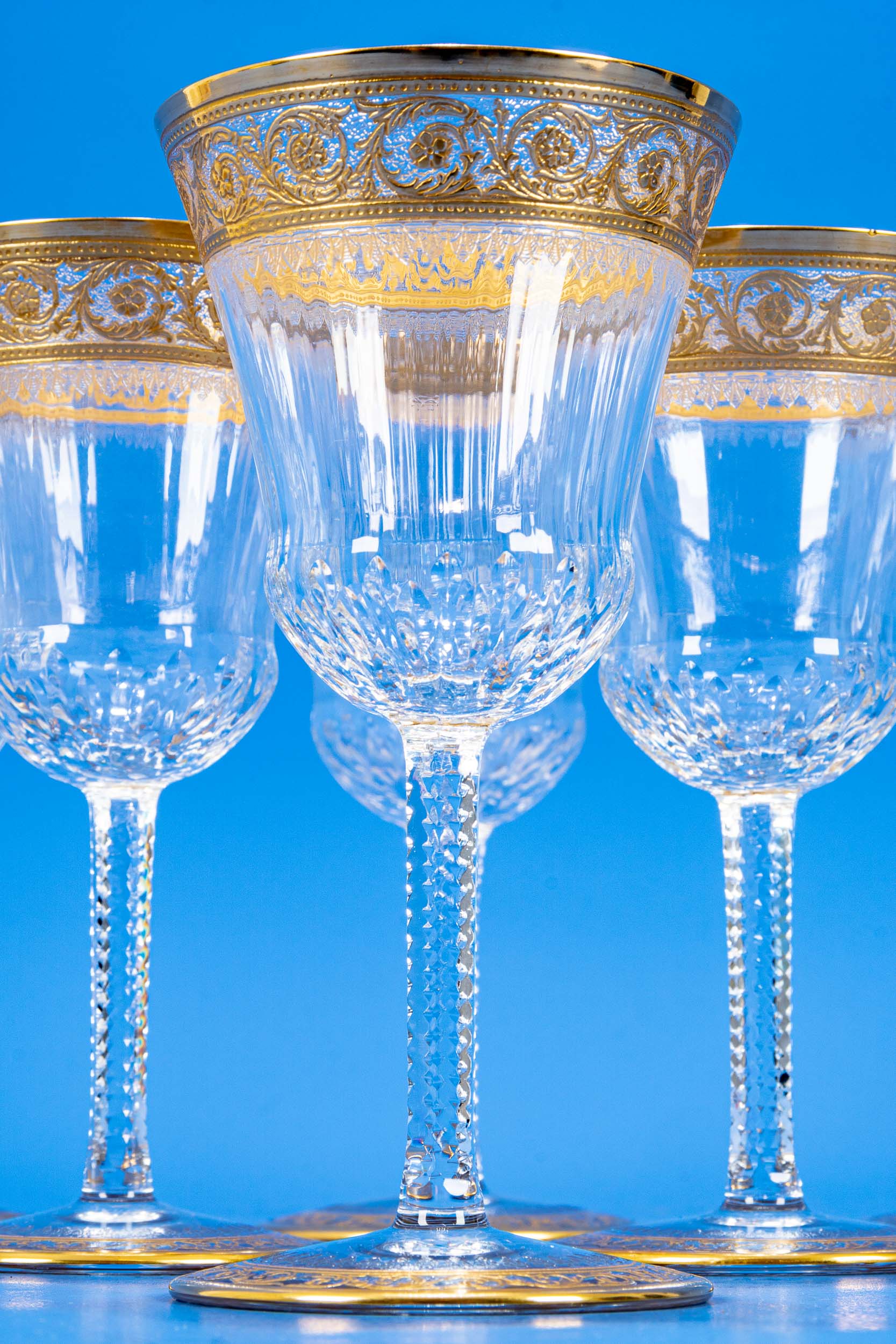 Folge von 6 edlen Weingläsern, schweres farbloses Kristallglas mit aufwändigen Gold- & Schliffdekor - Bild 4 aus 6