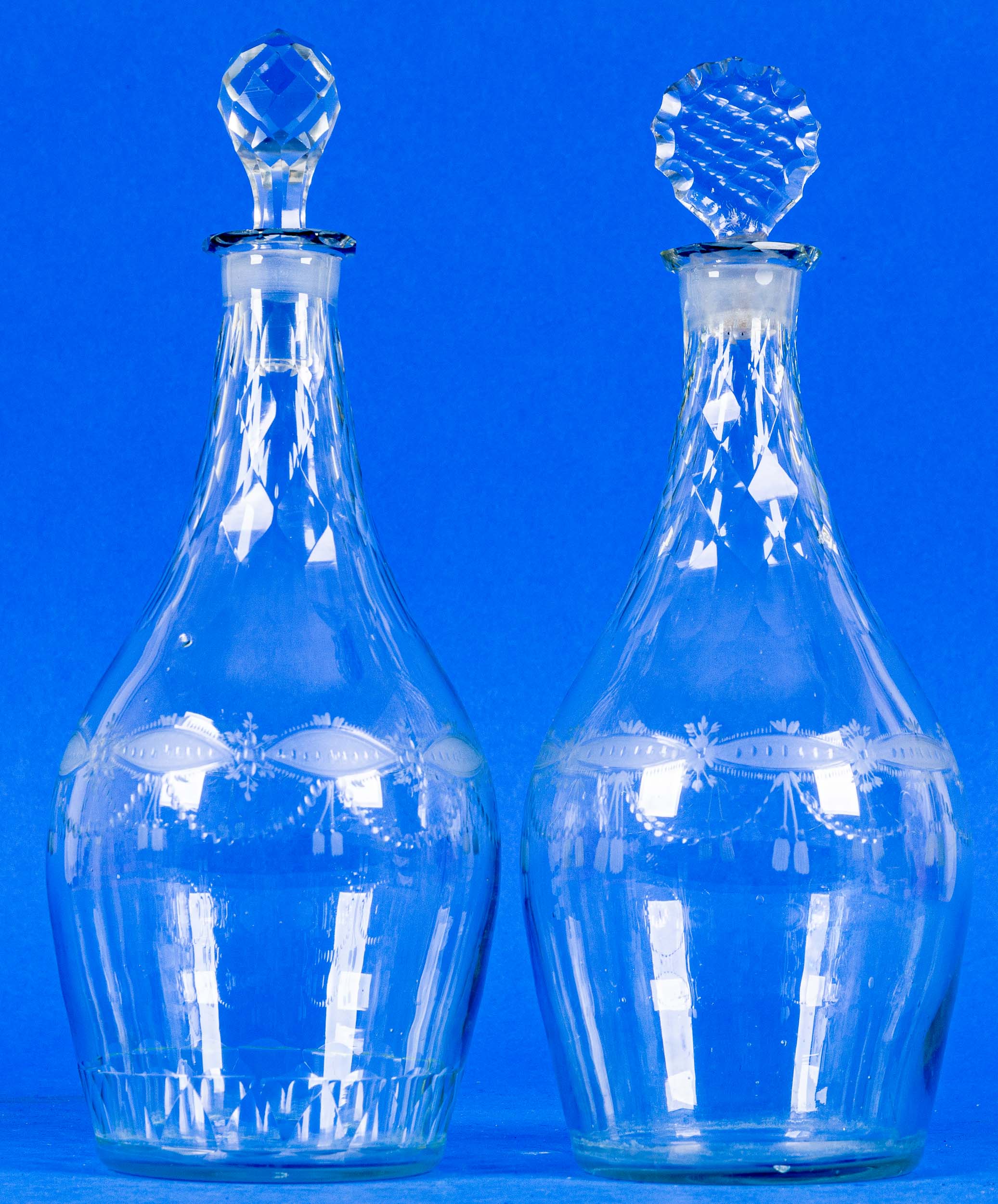 2 antike Glaskaraffen der "Belle Epoque" Ende 19. Jhdt.; farblose Glaskörper. Dekore, Formen & Stöp - Bild 2 aus 9