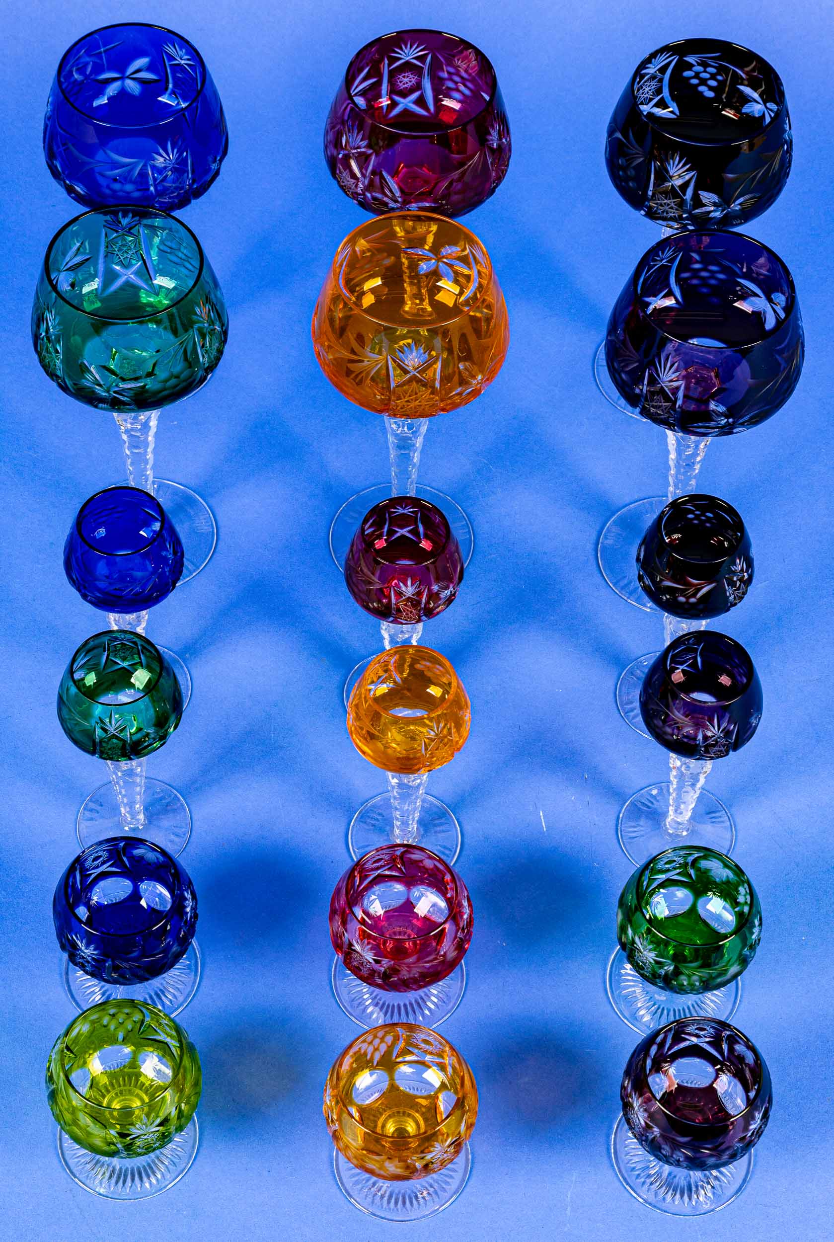 18teilige Glasserie verschiedenfarbiger Sherrygläser (Höhe ca. 13,5 cm), Weingläser sog. "Römer" (c - Bild 3 aus 14