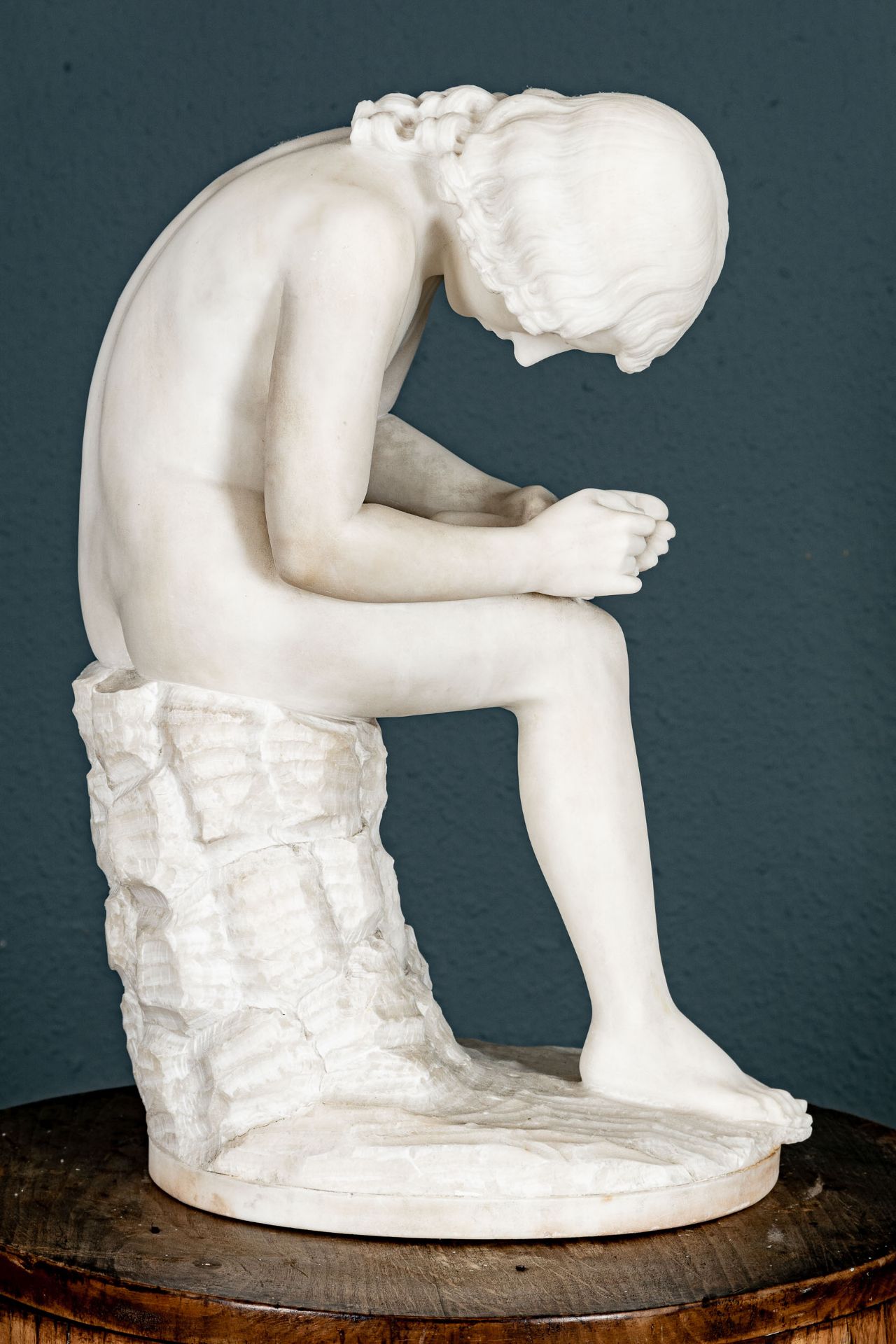 "Der Dornenzieher", große Alabaster-Figur, unsignierte, akademische Arbeit um 1900, Höhe ca. 43 cm, - Bild 6 aus 12