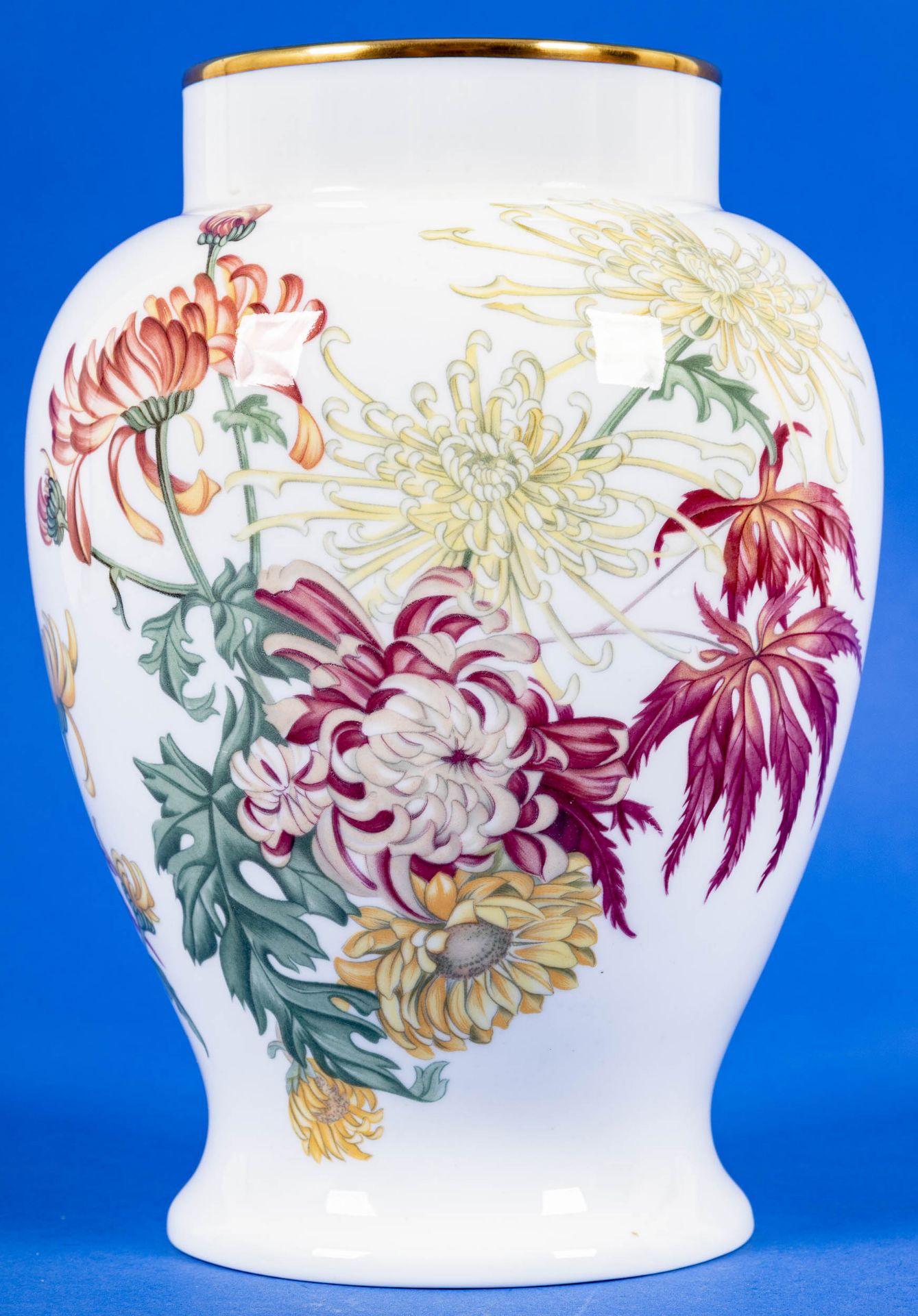 Gebauchte Blumenvase, Wedgewood, Bone-China, Höhe ca. 21 cm, polychrom lithografierte Floraldekore, - Image 2 of 5