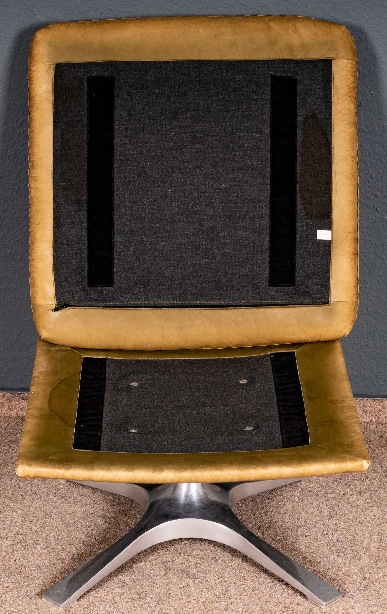 Fußhocker eines Lounge-Chairs, sandfarbenes helles Leder, 4passiger Fuß aus poliertem Aluminiumguss - Image 5 of 7