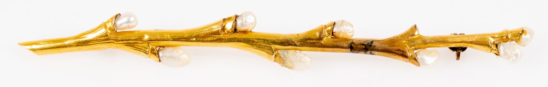 Lange 585er Gelbgold-Stabbrosche in Form eines Weidenkätzchenzweiges; die Weidenkätzchen aus naturg
