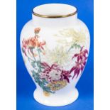 Gebauchte Blumenvase, Wedgewood, Bone-China, Höhe ca. 21 cm, polychrom lithografierte Floraldekore,