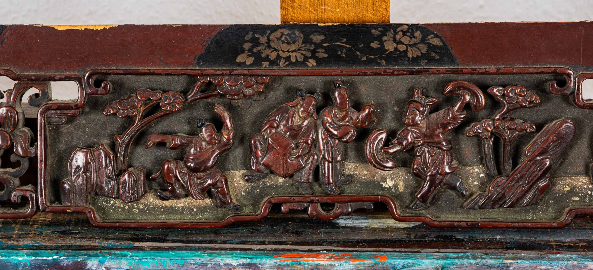 Geschnitztes antikes Wandpaneel, China, Qing - Dynastie.  Das Wandpaneel mit 5 figural beschnitzten - Bild 4 aus 9