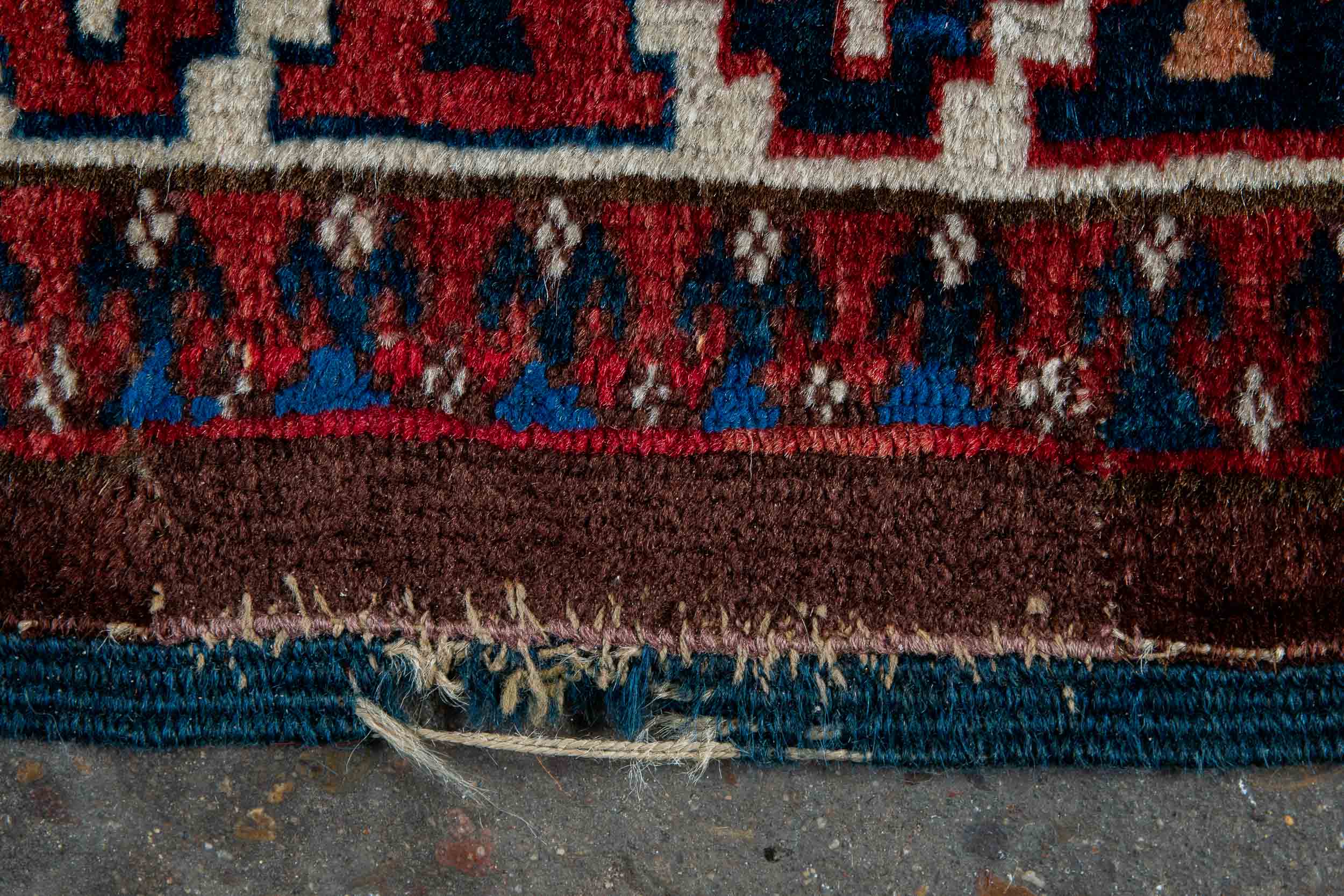Antiker Yomud, ältere Restauration, stammestypische Symbolik, rötlichbraune Grundfarbtöne, durchgem - Bild 9 aus 11