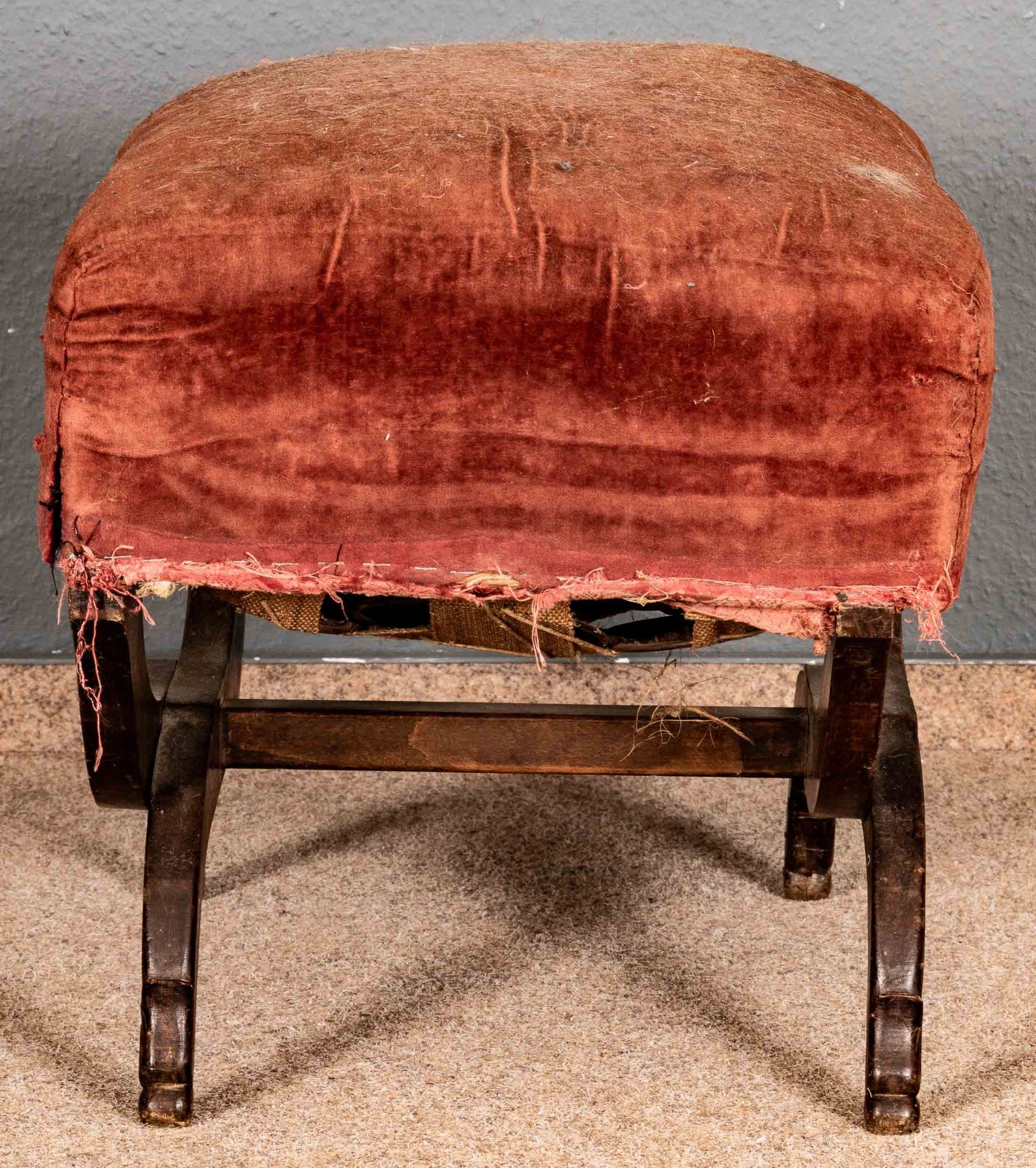 Antiker Polsterhocker, sogenanntes Tabouret; Zopfstil, süddeutsch oder Donaumonarchie um 1800, nuss - Bild 7 aus 7