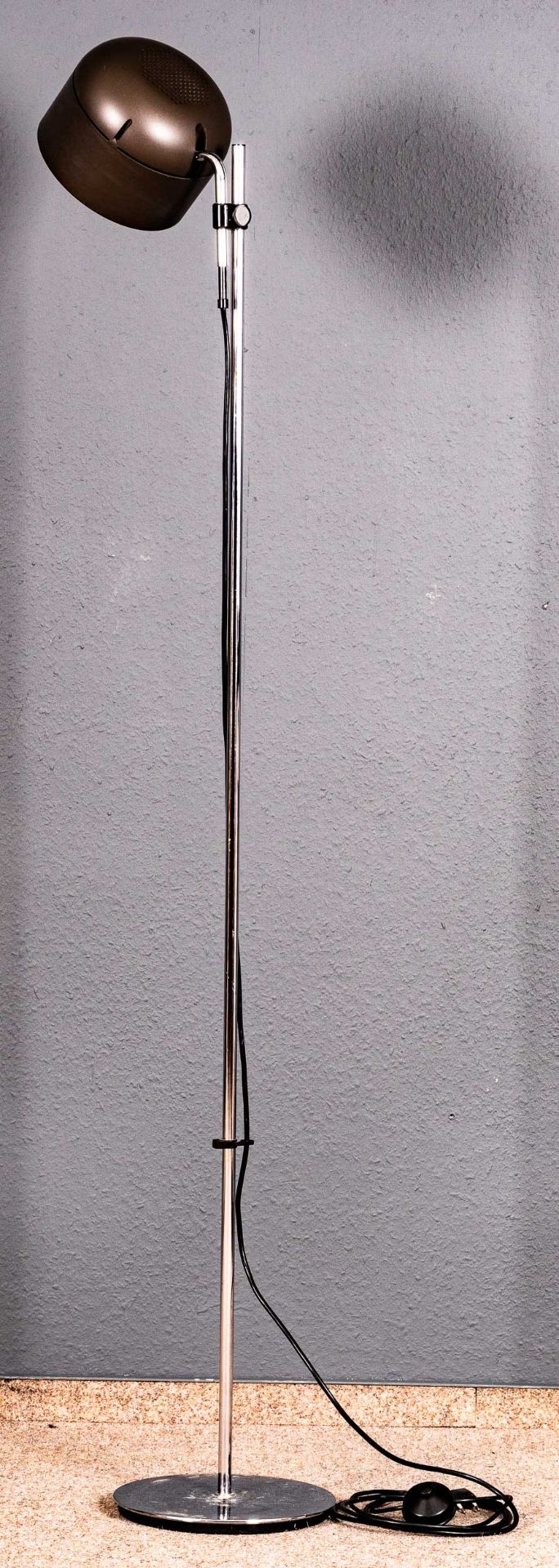 Höhenverstellbare einflammige Stehlampe, verchromtes Gestänge mit verstellbarer Lampenfassung, Fußs - Bild 3 aus 8