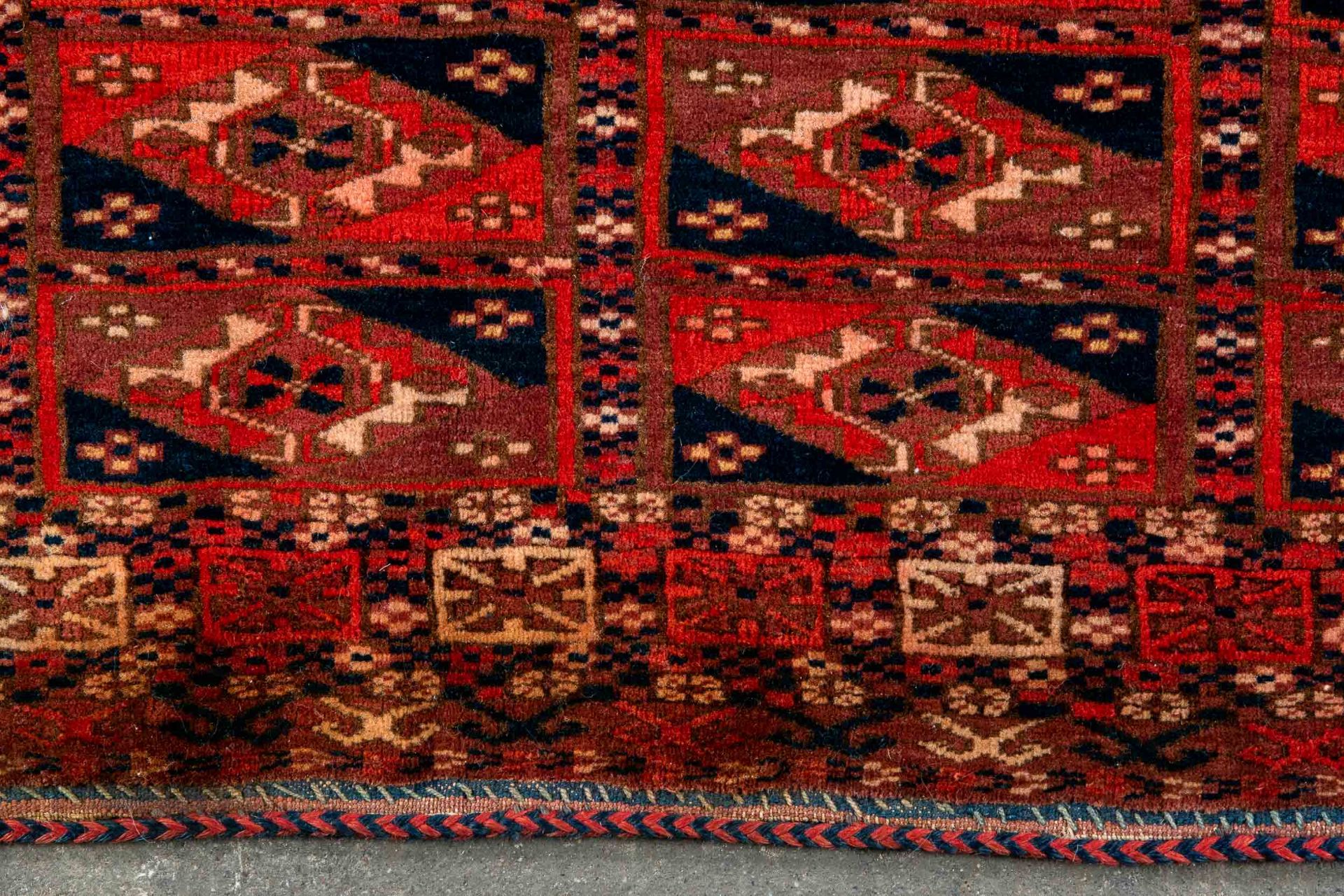 Alter Zeltbehang Tekke-Turkmene, ca. 63 x 122 cm. - Bild 4 aus 8