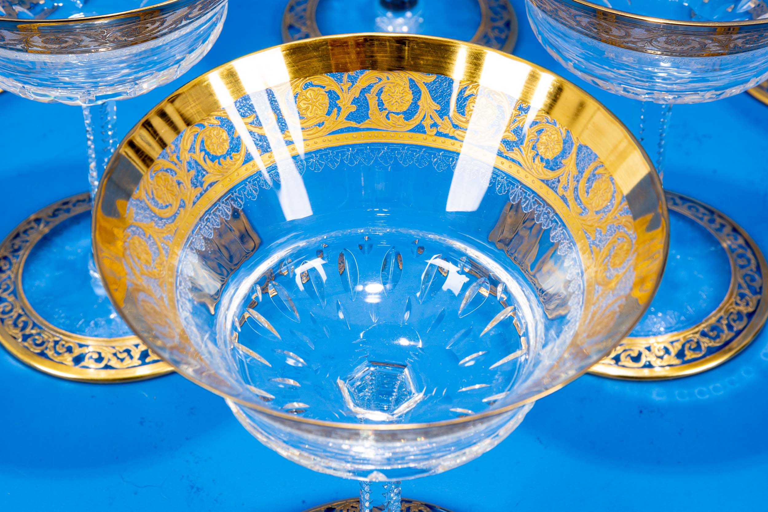Folge von 6 edlen Champagnerschalen, schweres, farbloses Kristallglas mit aufwändigen Gold- & Schli - Bild 7 aus 8