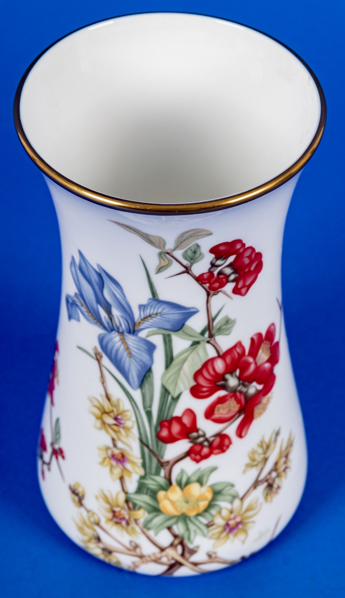 Keulenförmige Blumenvase, Wedgewood, Bone-China, Höhe ca. 22 cm, polychrom lithografierte Floraldek - Bild 3 aus 5