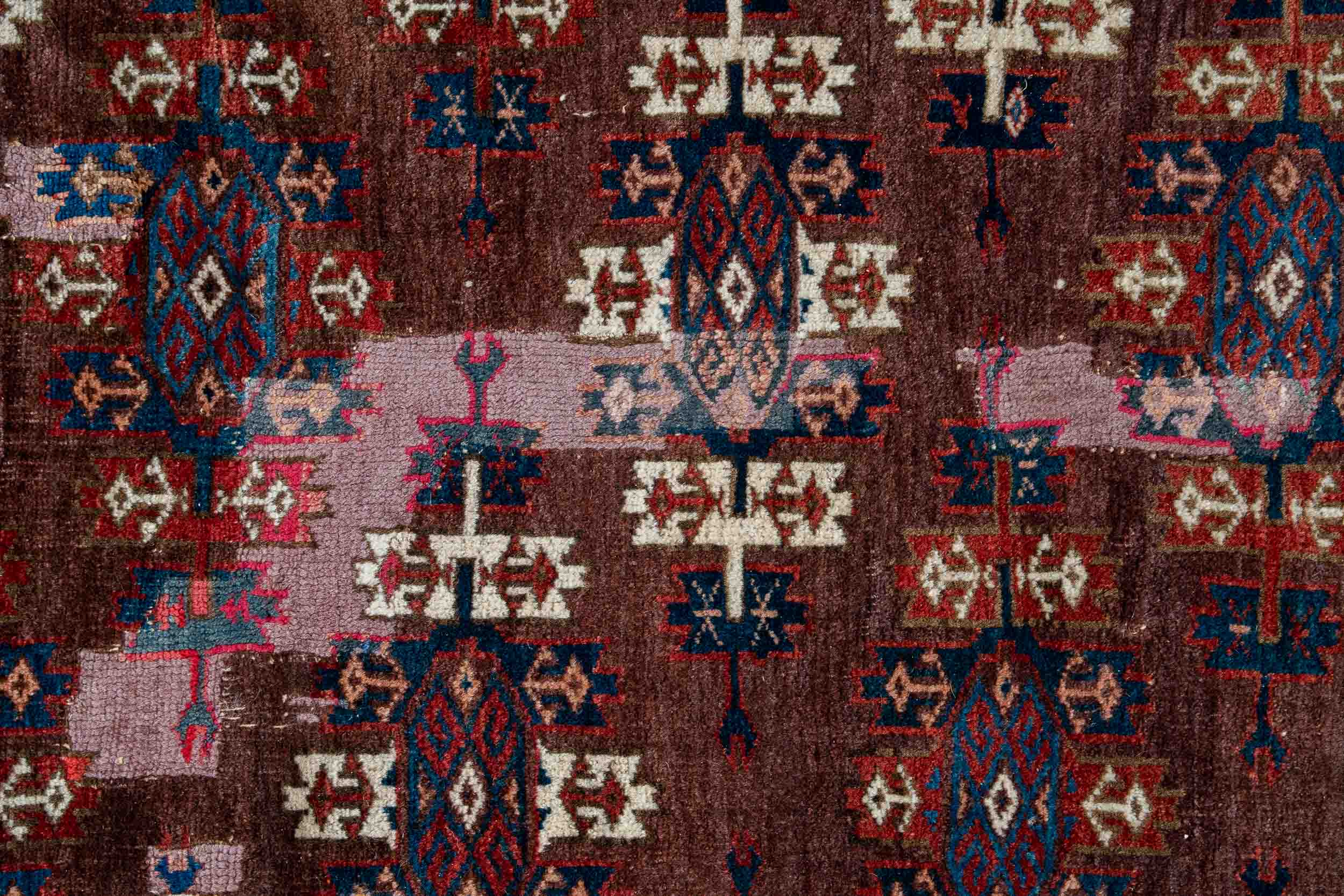 Antiker Yomud, ältere Restauration, stammestypische Symbolik, rötlichbraune Grundfarbtöne, durchgem - Bild 3 aus 11