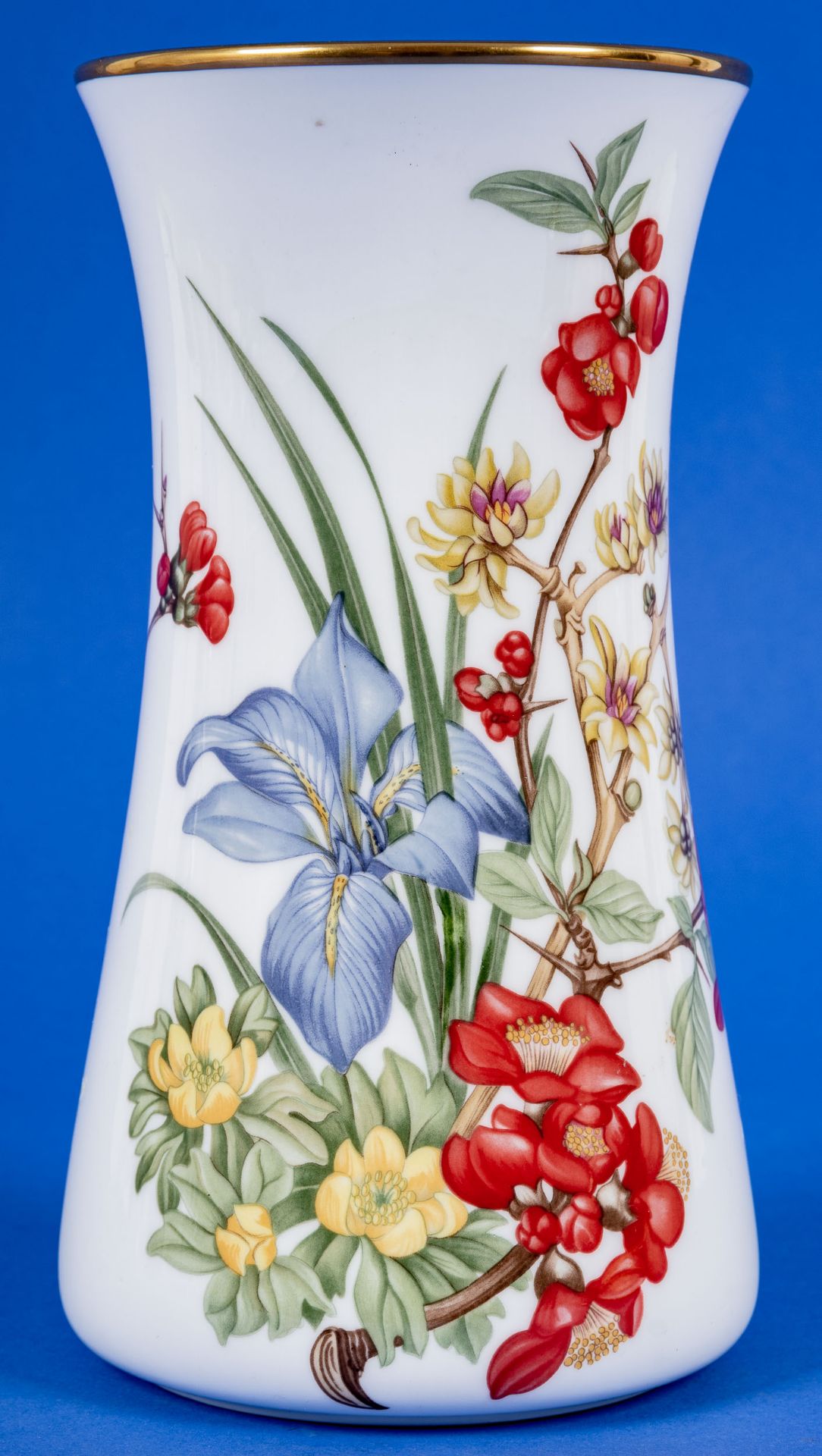 Keulenförmige Blumenvase, Wedgewood, Bone-China, Höhe ca. 22 cm, polychrom lithografierte Floraldek - Image 4 of 5