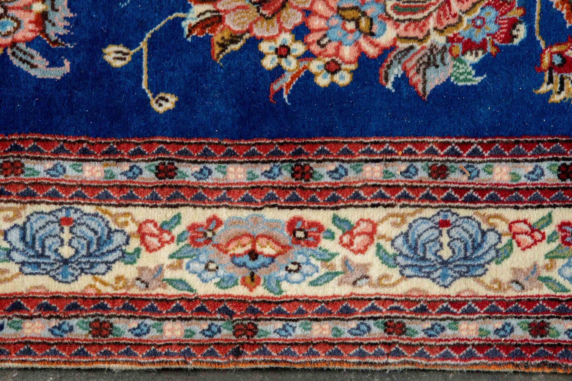 Blaugrundige Teppichgalerie, ca. 66 x 388 cm, schöne Farbigkeit, guter gebrauchter Erhalt. 20./21. - Image 3 of 7
