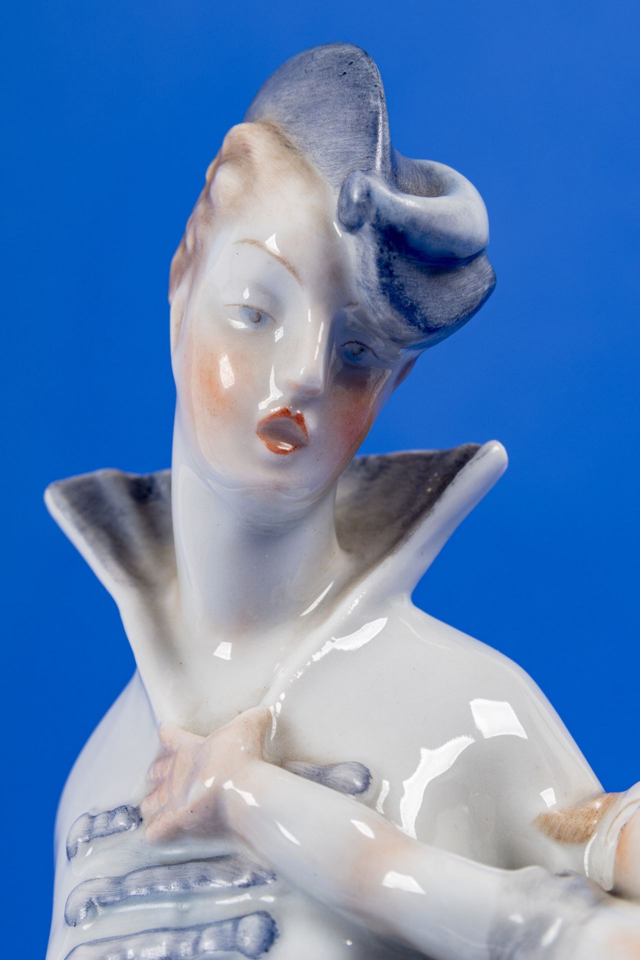 "Junge Hofdame mit Knaben", Herend, Weißporzellan, teils polychrom staffiert, in Art-Deco-Manier, M - Image 11 of 16