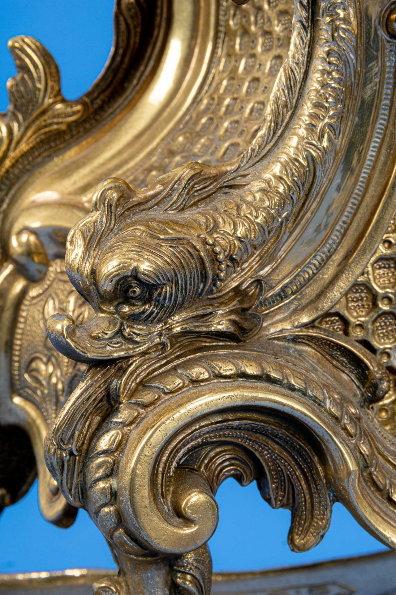 Dekorative Kaminuhr, aufwändig gestaltetes Messinggehäuse, 2. Hälfte 20. Jhdt., wohl nach historisc - Bild 8 aus 19