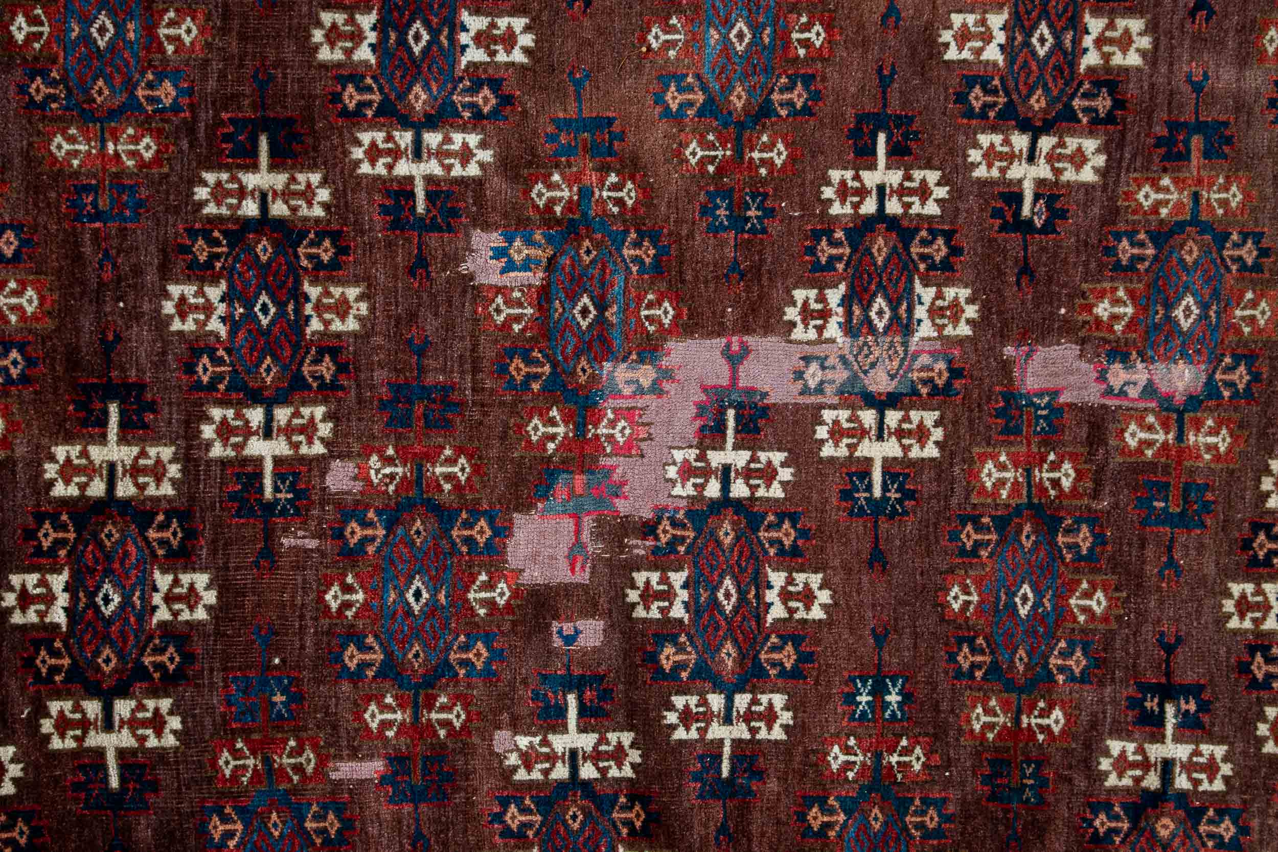 Antiker Yomud, ältere Restauration, stammestypische Symbolik, rötlichbraune Grundfarbtöne, durchgem - Bild 2 aus 11