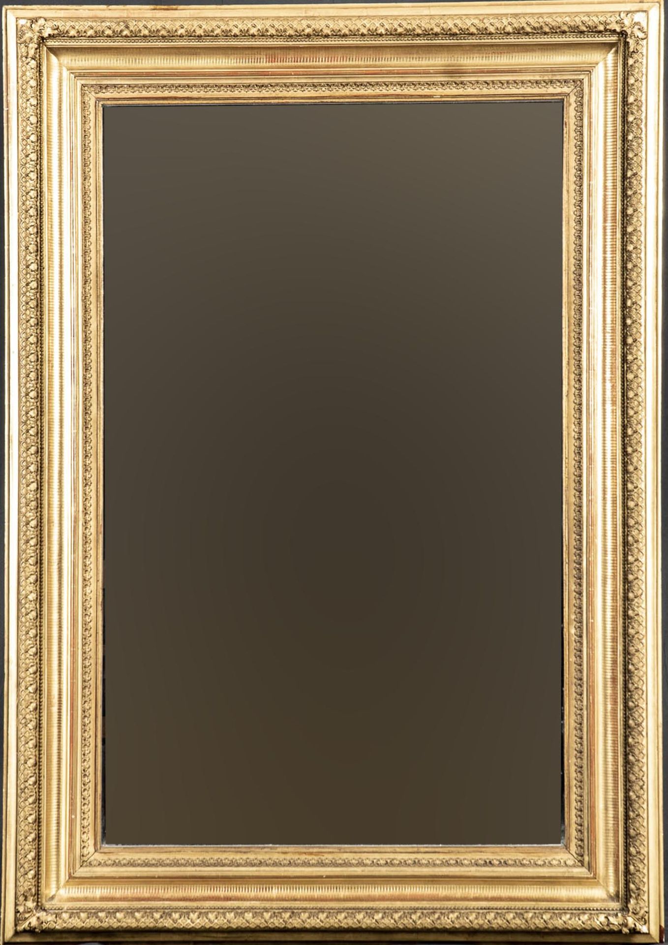 Großer Goldstuckrahmen mit nachträglich eingesetztem, belegtem Spiegelglas (ca. 124,5 x 80,5 cm), c - Bild 2 aus 5