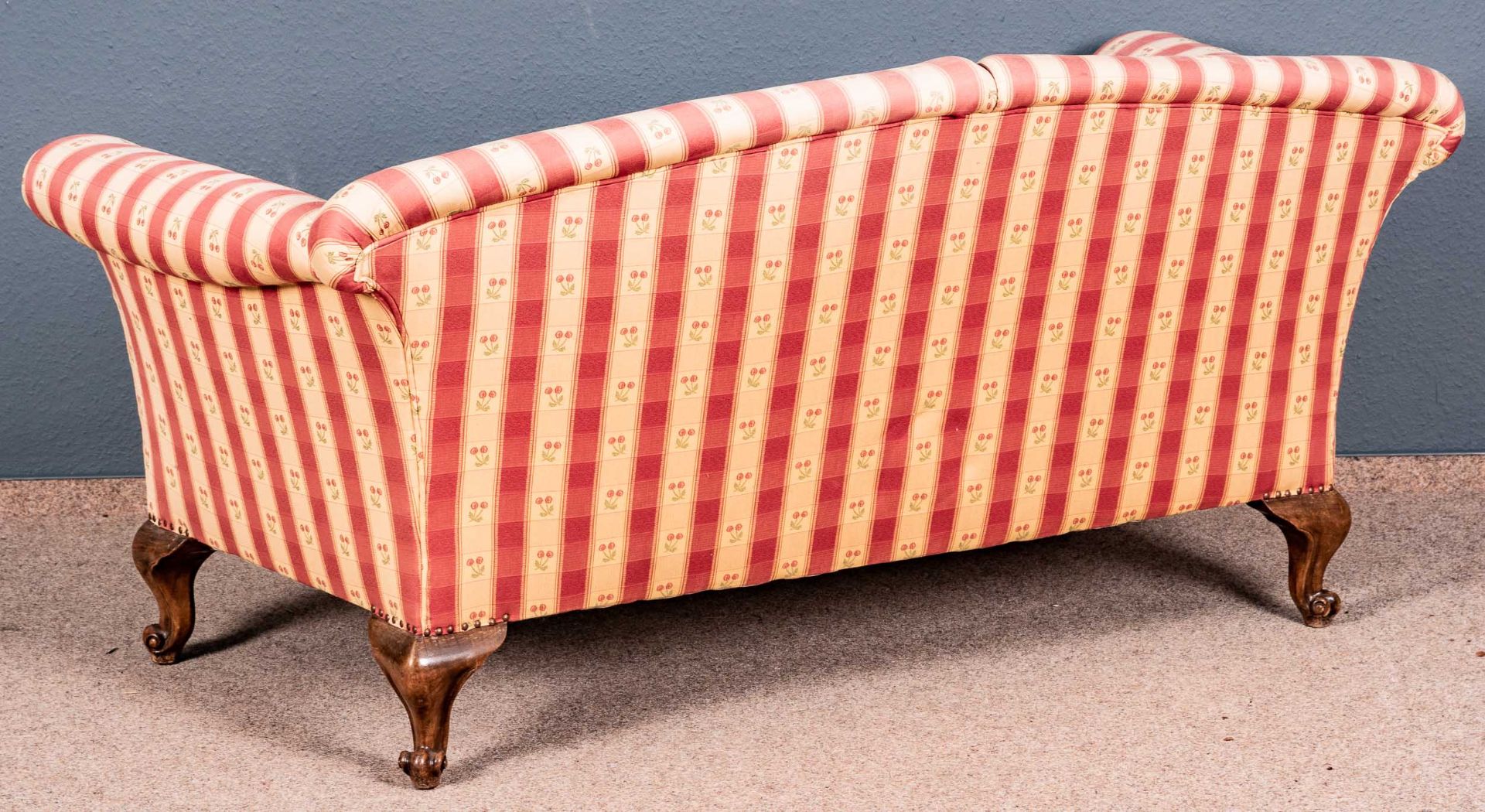 Englisches Sofa/Couch; freistehend gearbeitetes, 2sitziges Sofa mit gebogenen Lehnen, losen Sitzkis - Bild 3 aus 3