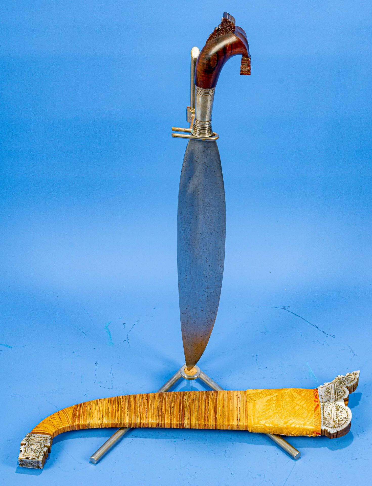 Schwert, Sulu Inseln Philippinen Anfang 20. Jhdt., Moro Barung, Griff ( Ulu Ulu) Bunti - Holz, stil