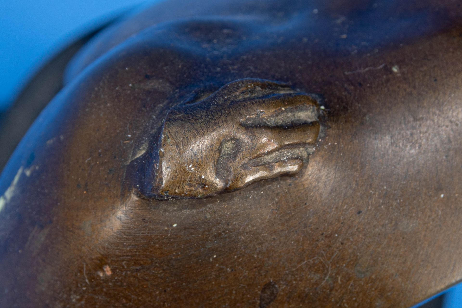 "Büste des Hermes", bräunlich patinierter Bronze-Hohlguss auf mehrfach getrepptem, schwarzem Marmor - Bild 9 aus 10