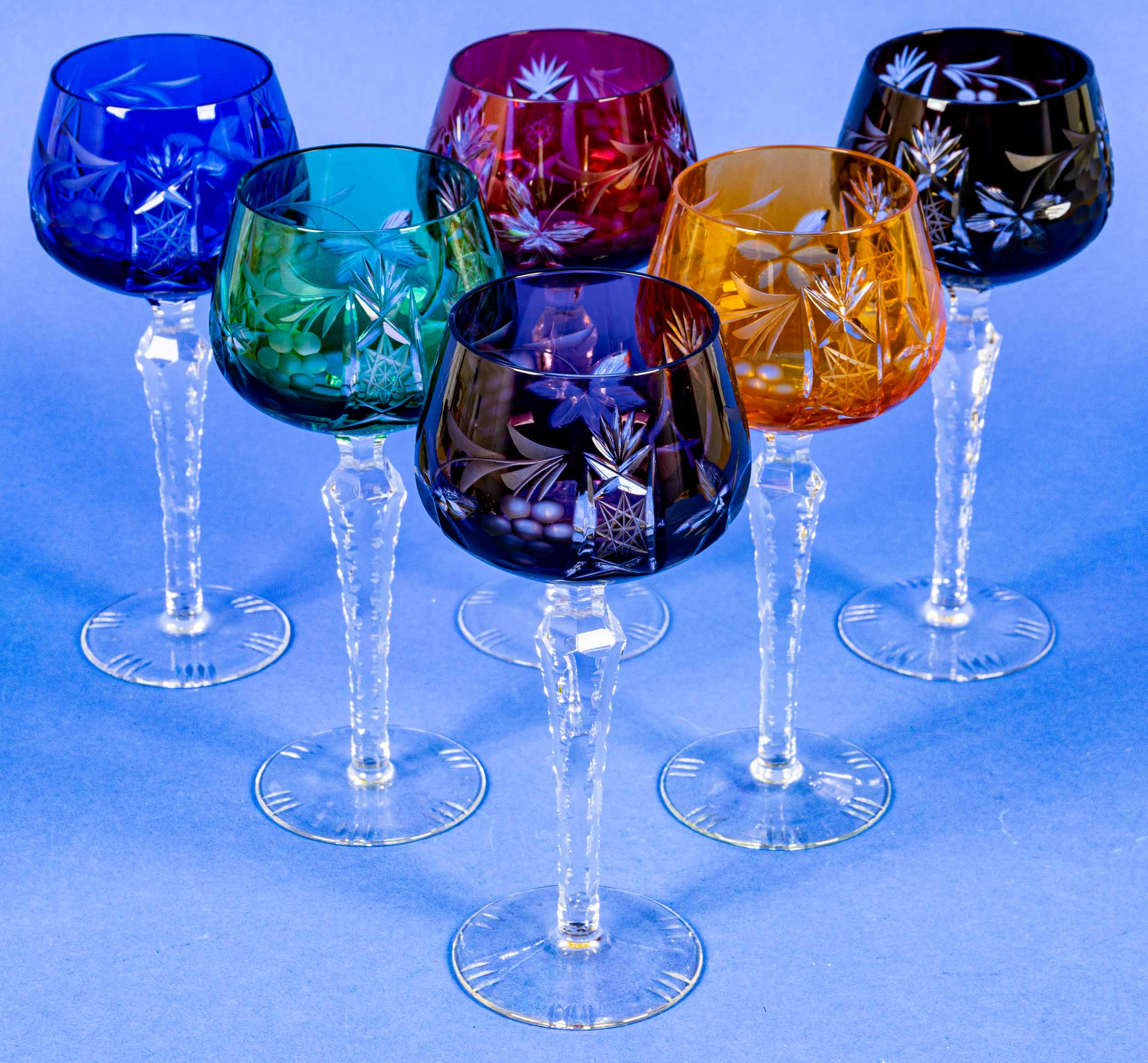 18teilige Glasserie verschiedenfarbiger Sherrygläser (Höhe ca. 13,5 cm), Weingläser sog. "Römer" (c - Bild 6 aus 14