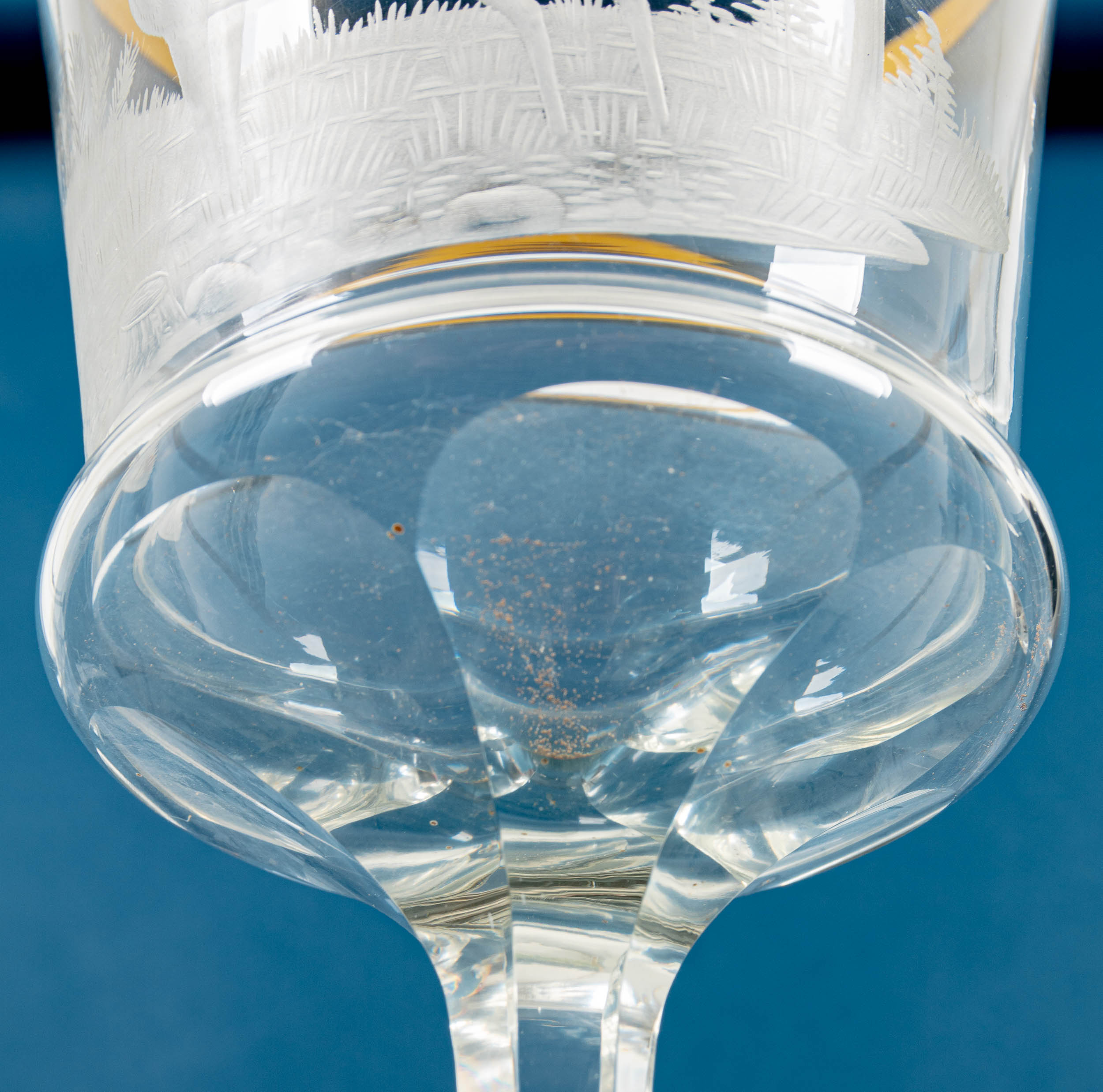 3teiliges Konvolut jagdlicher Stil-Gläser, bestehend aus großem Pokalglas auf kantigem Schaft, fron - Bild 7 aus 8