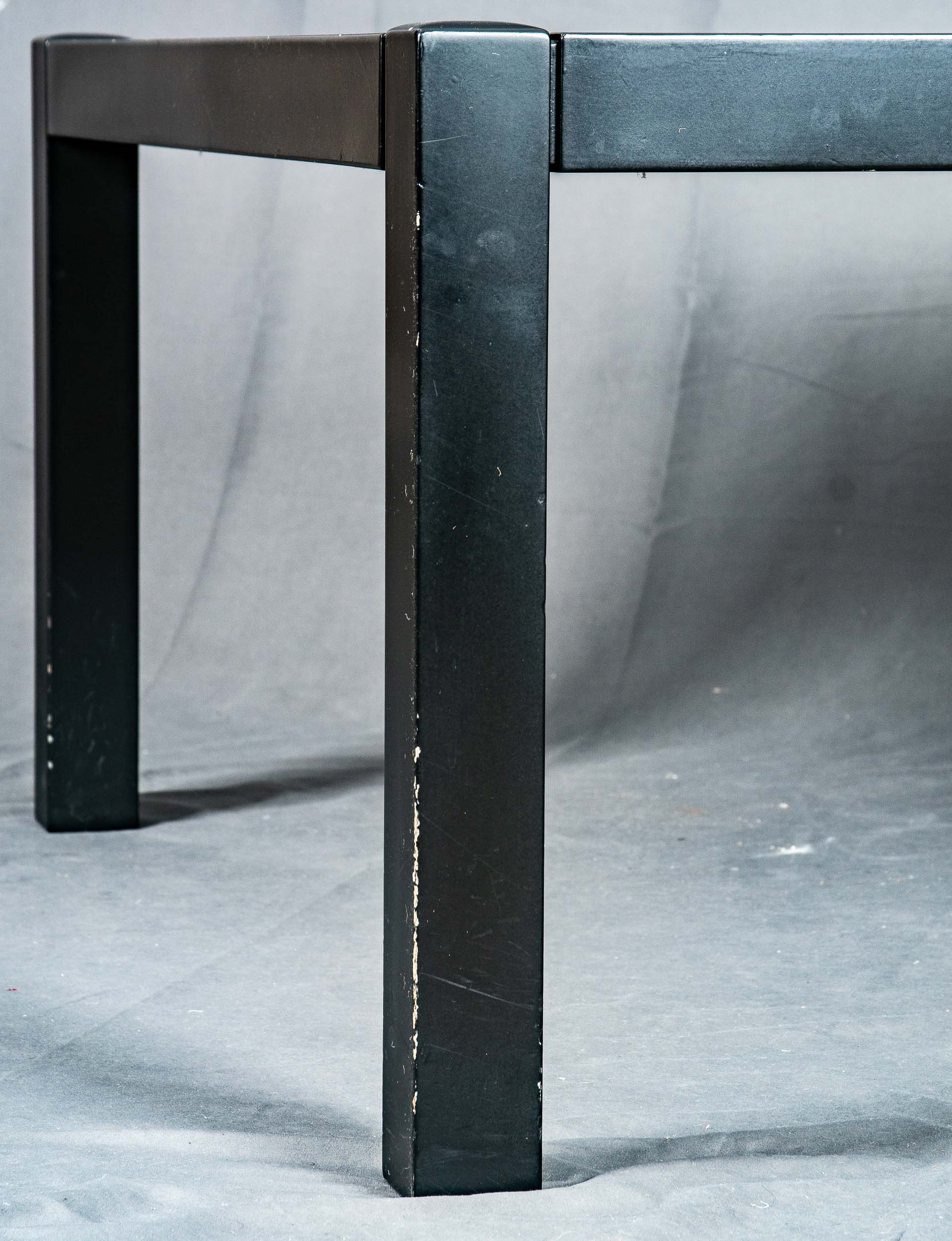 Großer, quadratischer Couchtisch, schwarz lackiertes, ungemarktes Holzgestell mit mittig eingelegte - Image 5 of 5