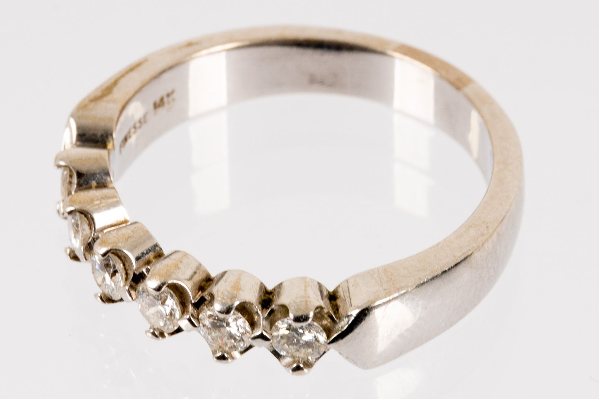 Prachtvoller, zeitlos eleganter Brillant-Ring, "FINESSE 14K" - 585er Weißgold mit 6 einzeln gefasst - Bild 3 aus 5