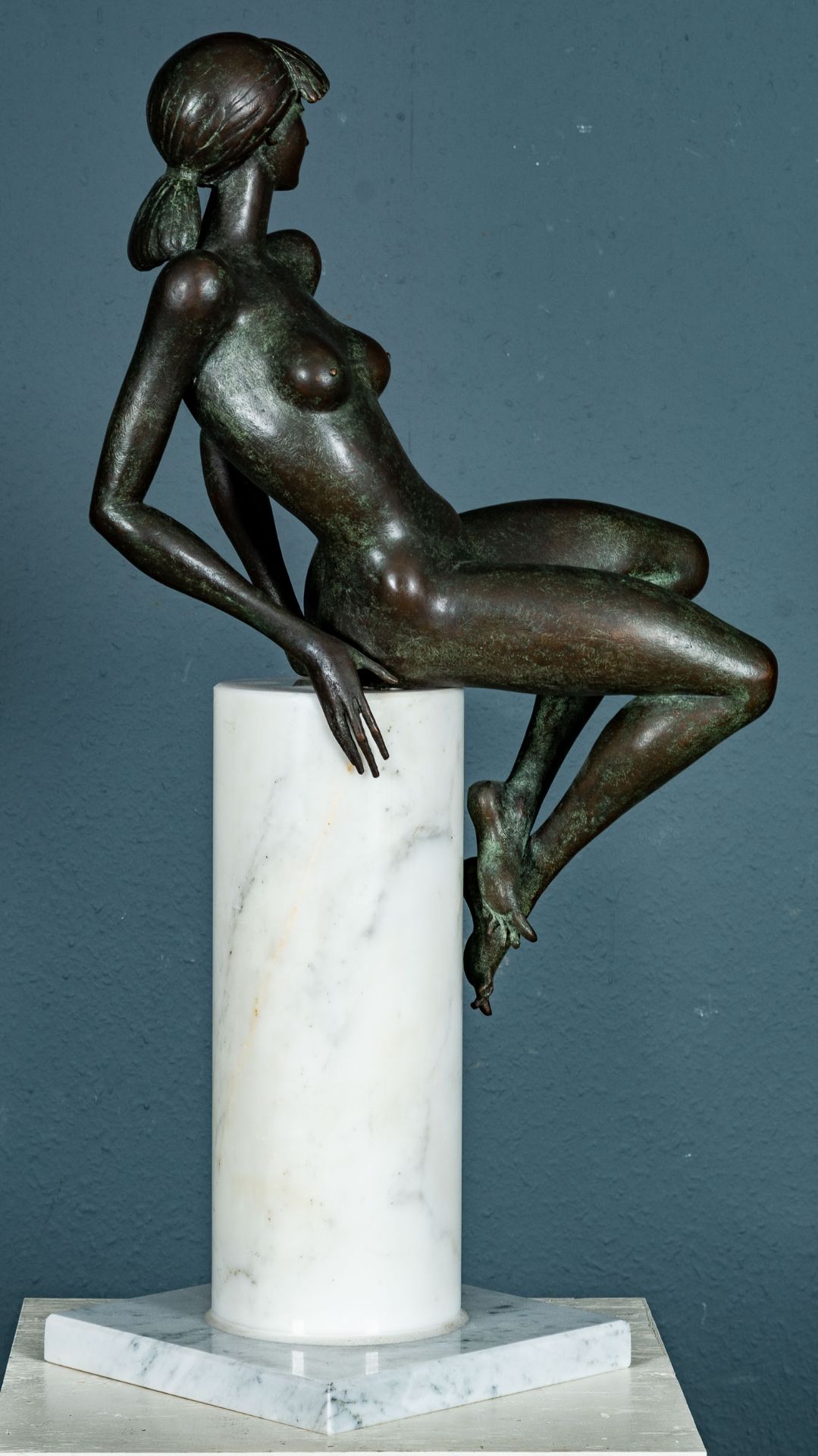 "Nude Lady on a column" - Erotische Bronze des Sergio Capellini. Grün-gräulich patinierter sitzende - Image 7 of 16